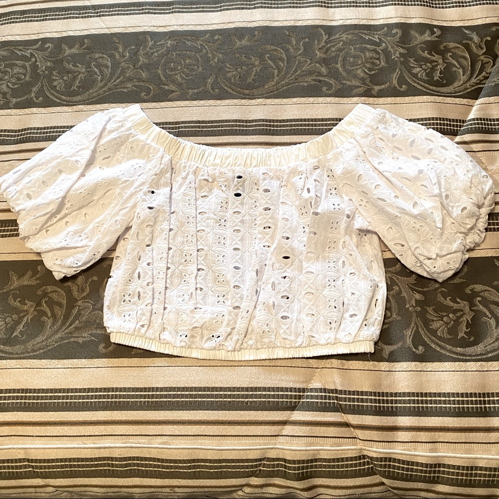 Forever 21 eyelet crop top M NWOT